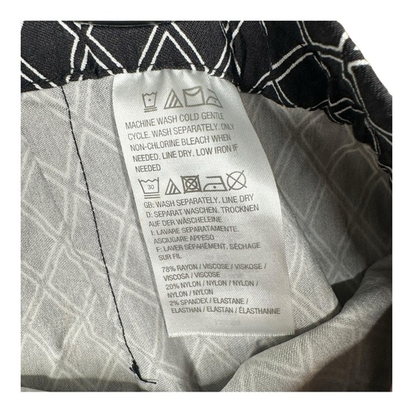 Susan Graver 14 Black White Geo Print Capri Pants Stretch Pull On Casual Career - Picture 8 of 9